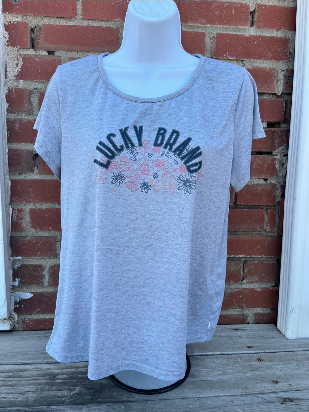 Lucky Brand Light Gray Short Sleeve Graphic Tee with Floral Logo